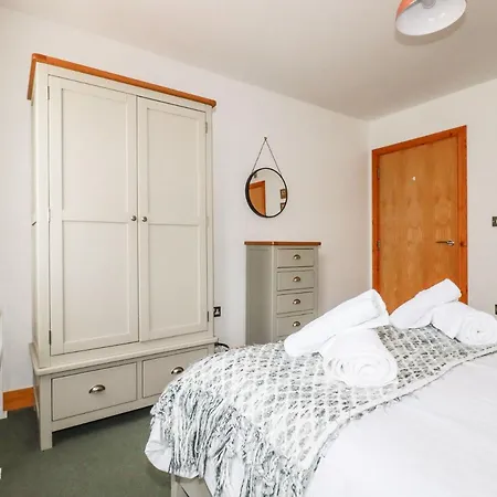 Flat 4 Apartment